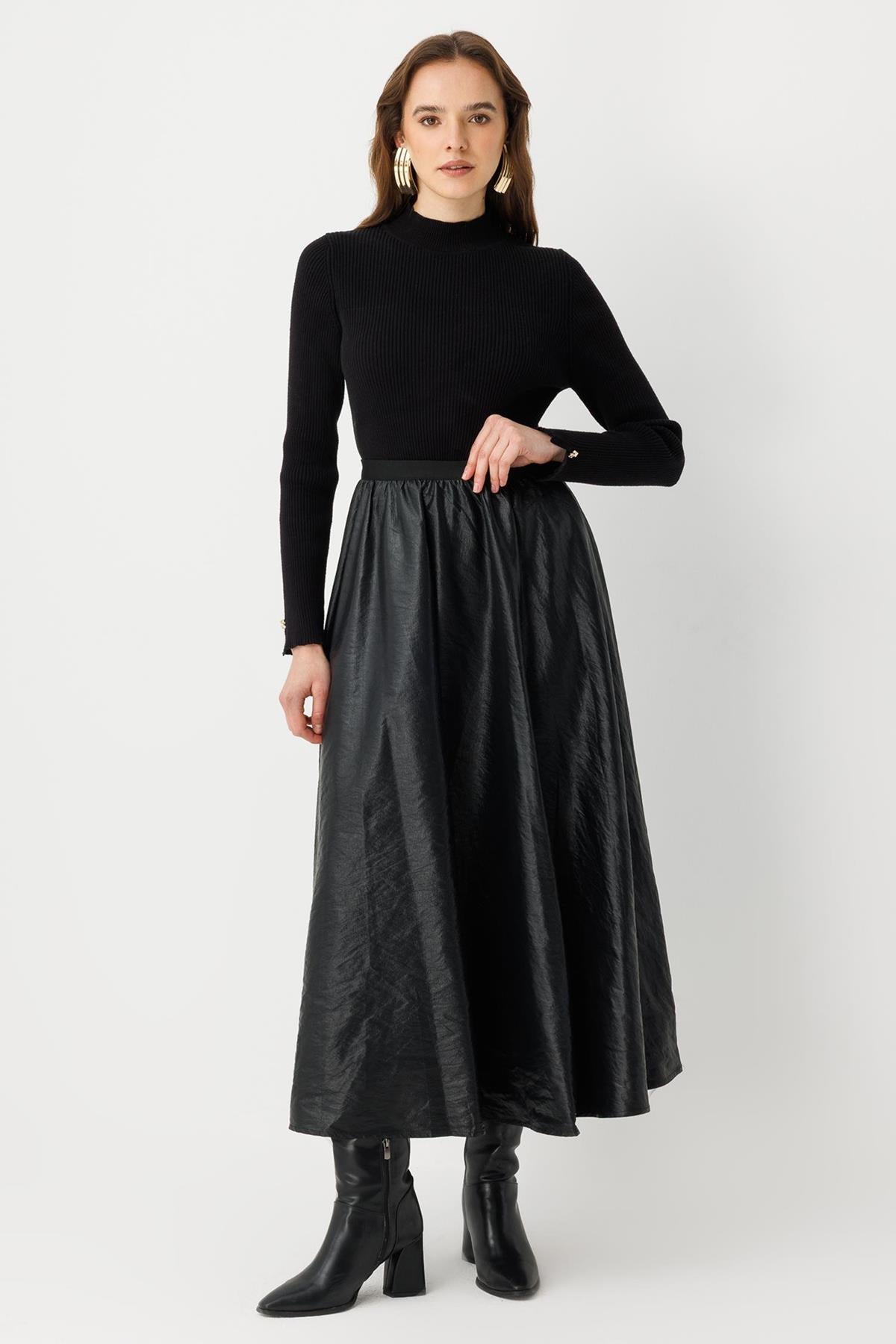 تنورة جلدية ذات ملمس مجعد