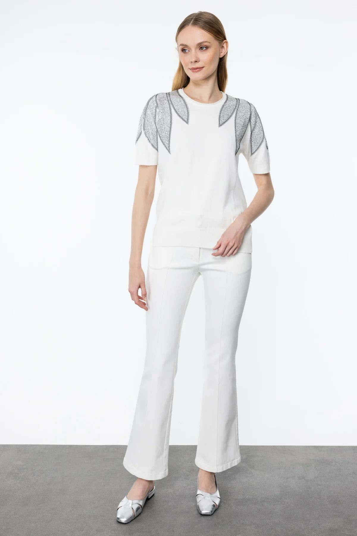 Kısa Kol Omzu Taşlı Bluz - Eser Giyim