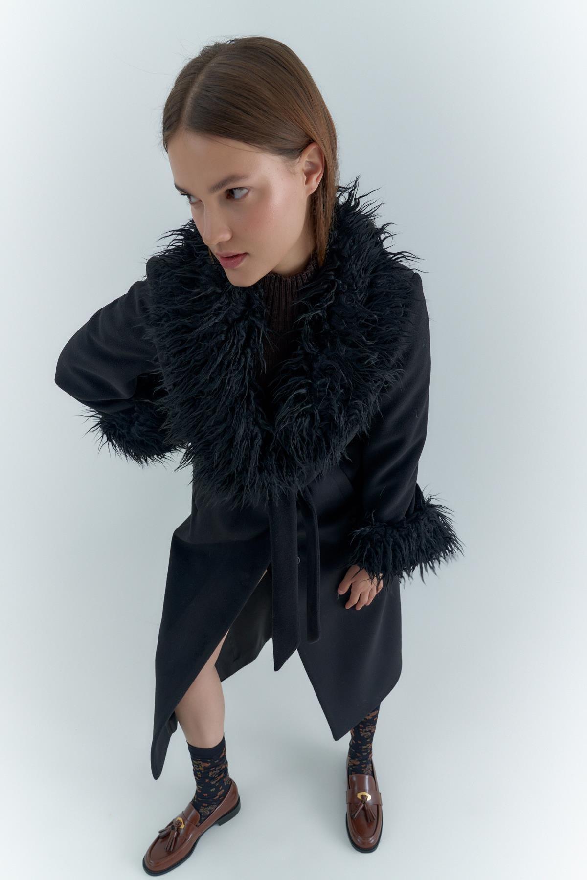 Matex Kol ve Yakası Kürk Detaylı Kaşe Kaban - Eser Giyim