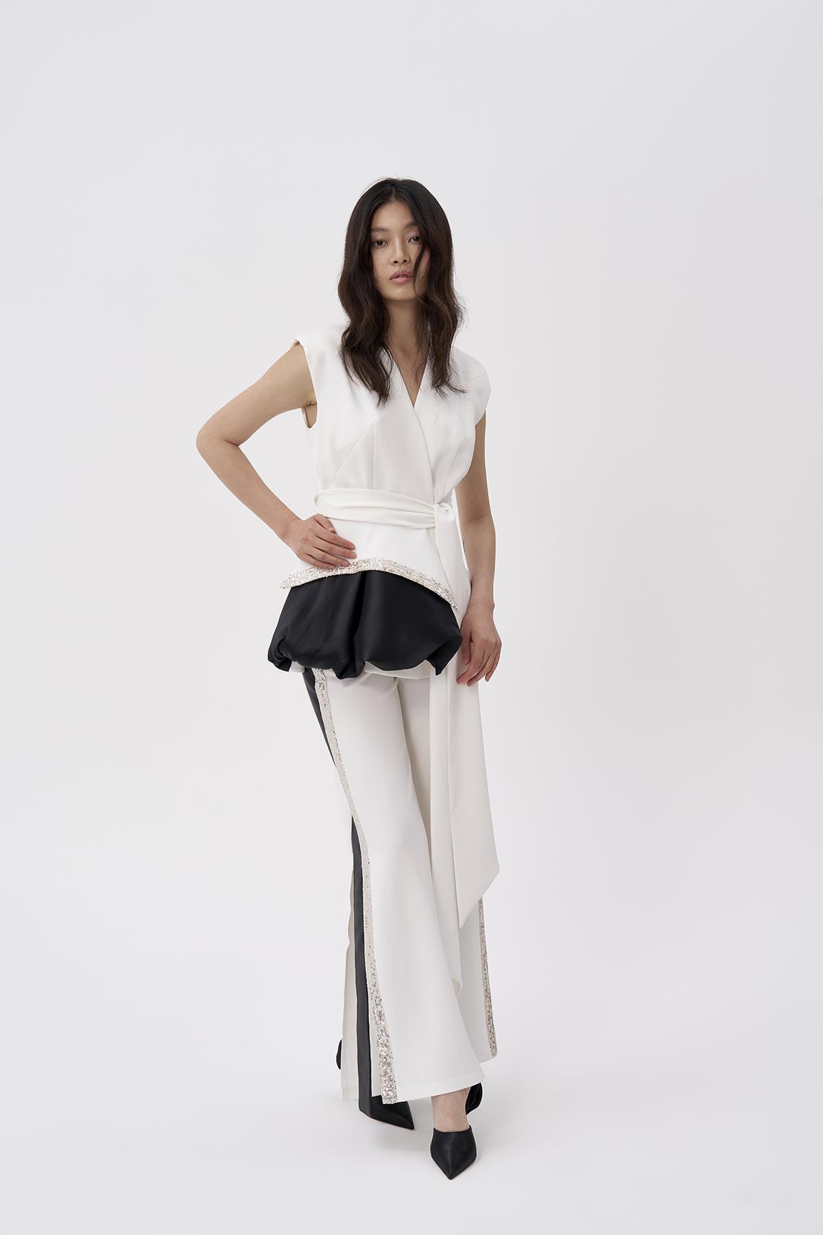 Kolsuz Kemer Ve Payet Detaylı Ceket - Eser Giyim