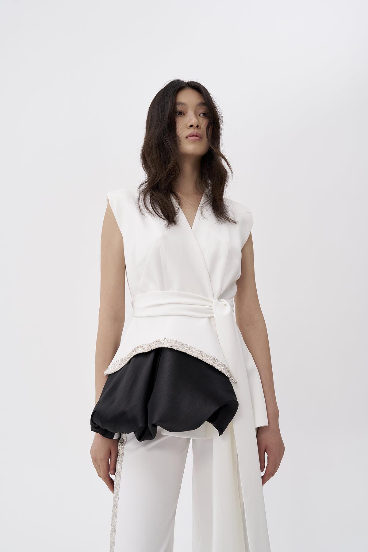 Kolsuz Kemer Ve Payet Detaylı Ceket - Eser Giyim