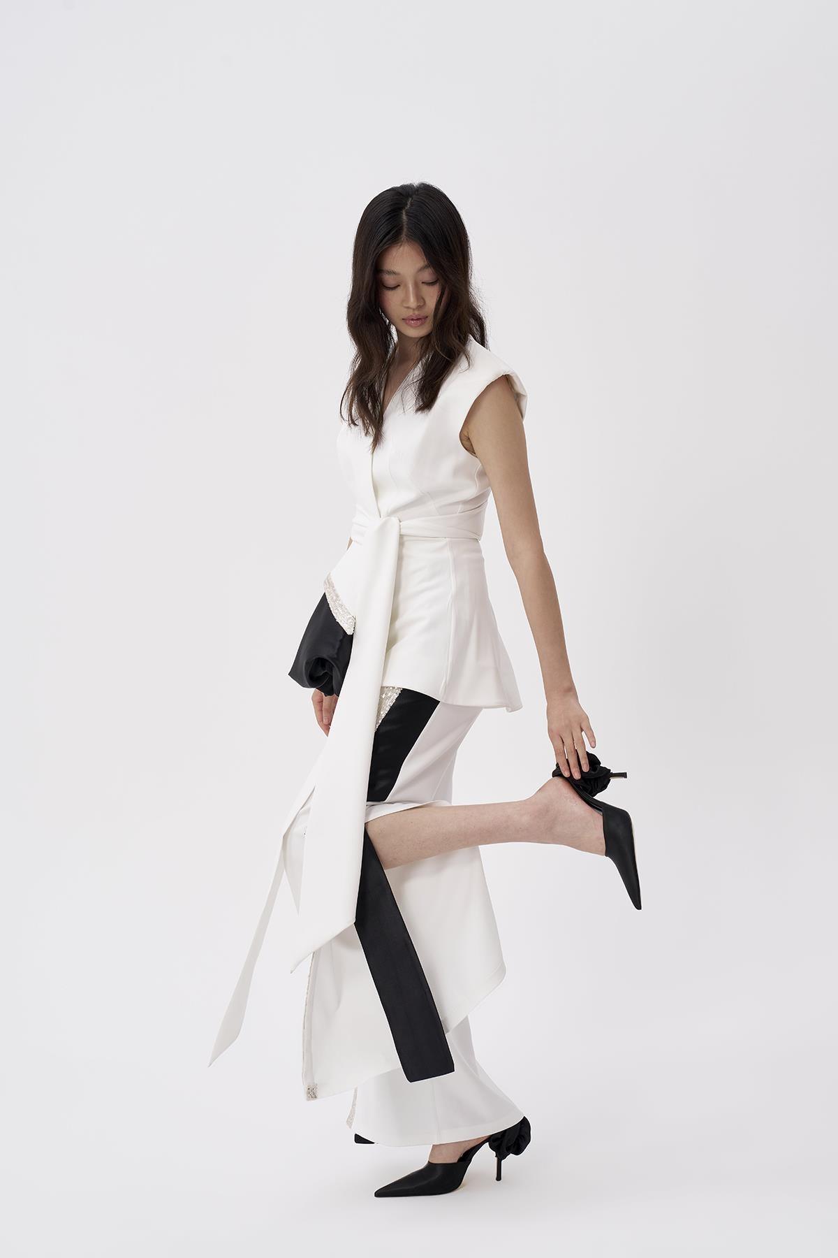 Kolsuz Kemer Ve Payet Detaylı Ceket - Eser Giyim