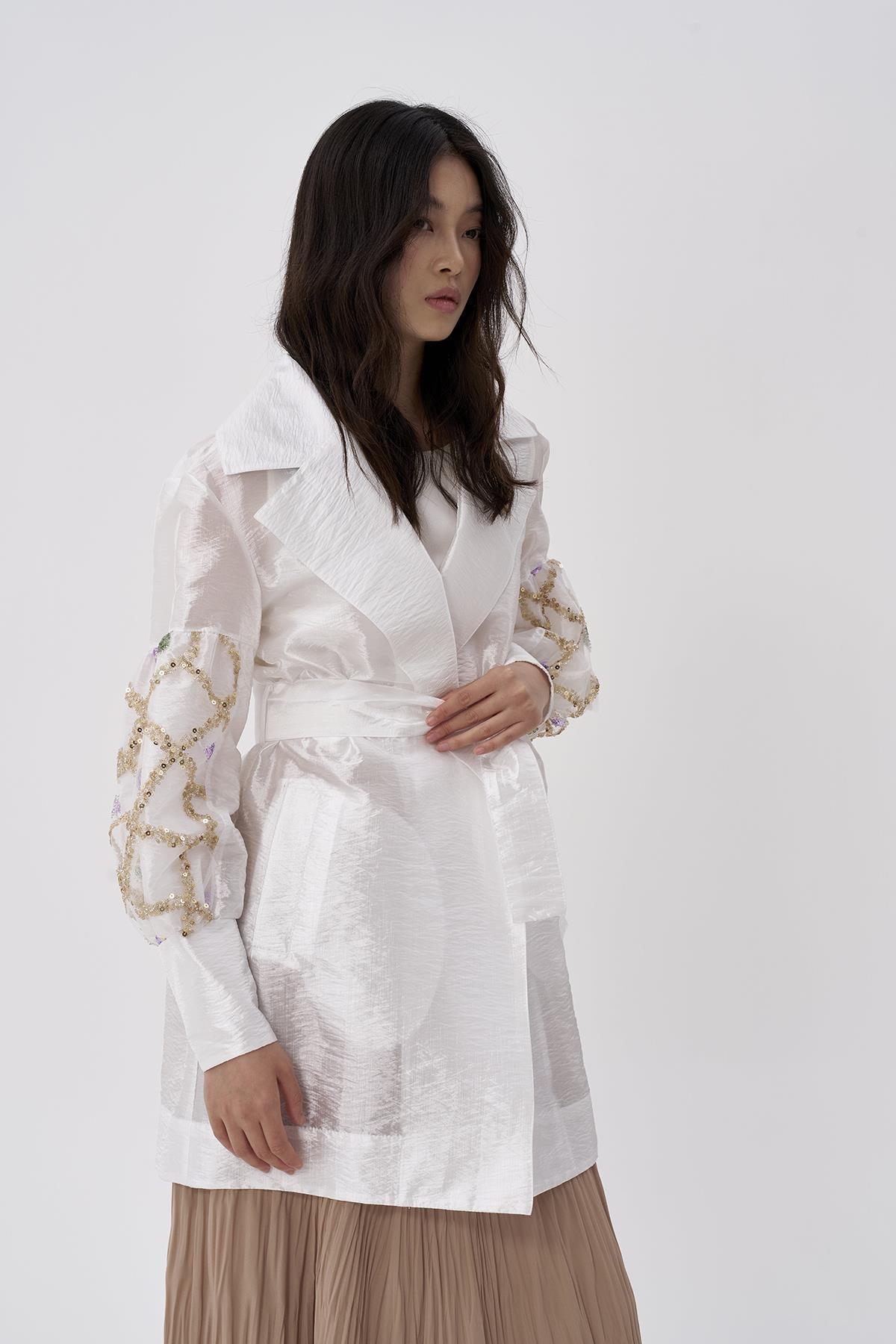 Kolu İşlemeli ve Dantelli Önden Bağlamalı Kap - Eser Giyim