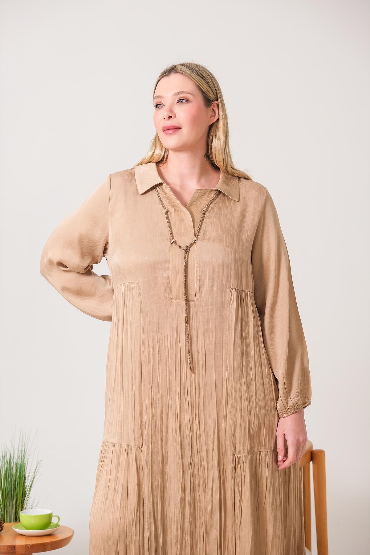 فستان كريب بتفاصيل سلسلة مقاس كبير