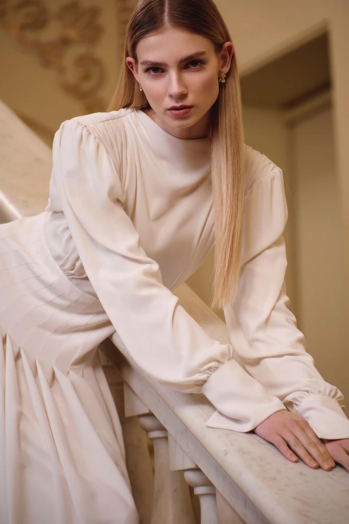 فستان سهرة طويل بحزام مشد