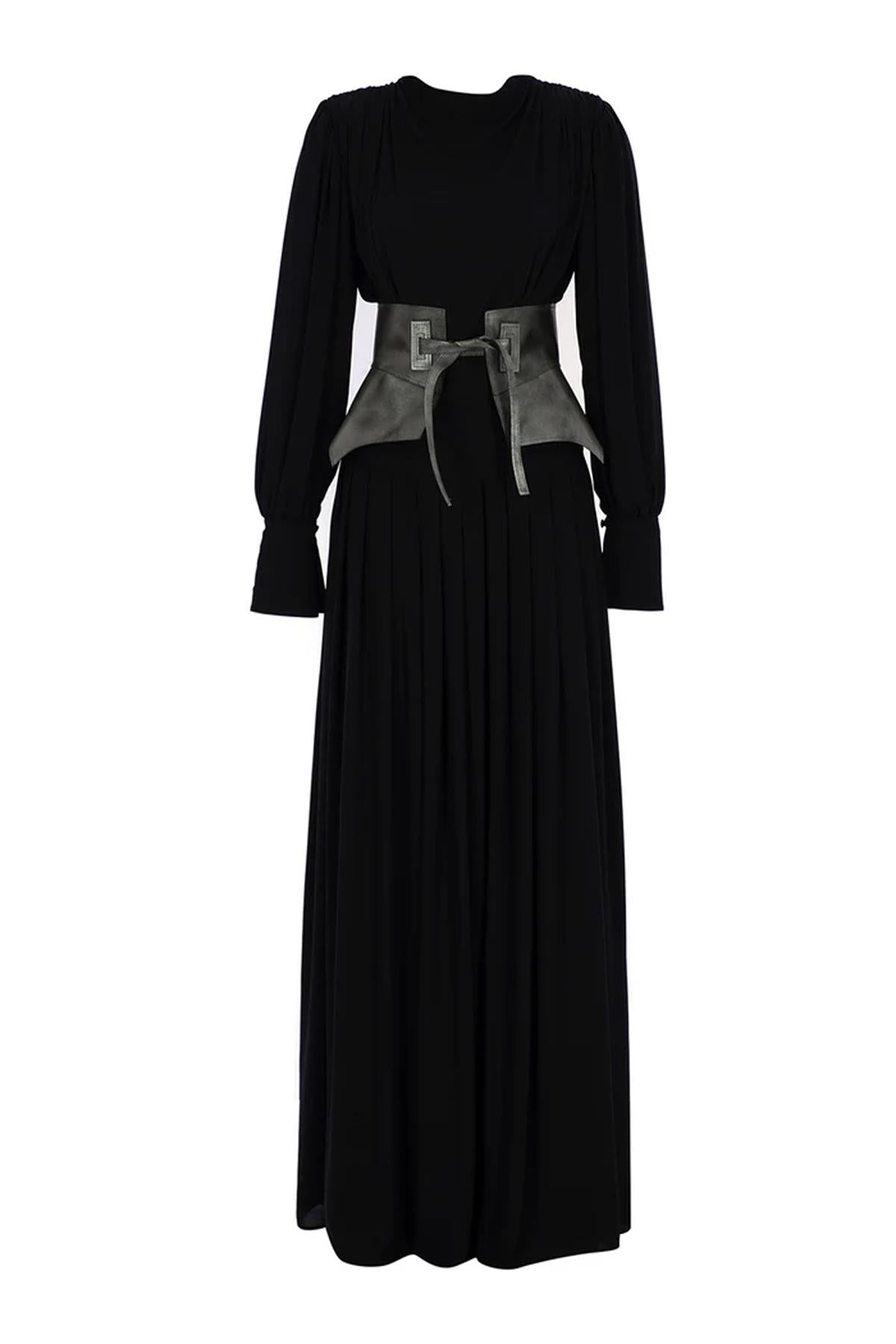 فستان سهرة طويل بحزام مشد