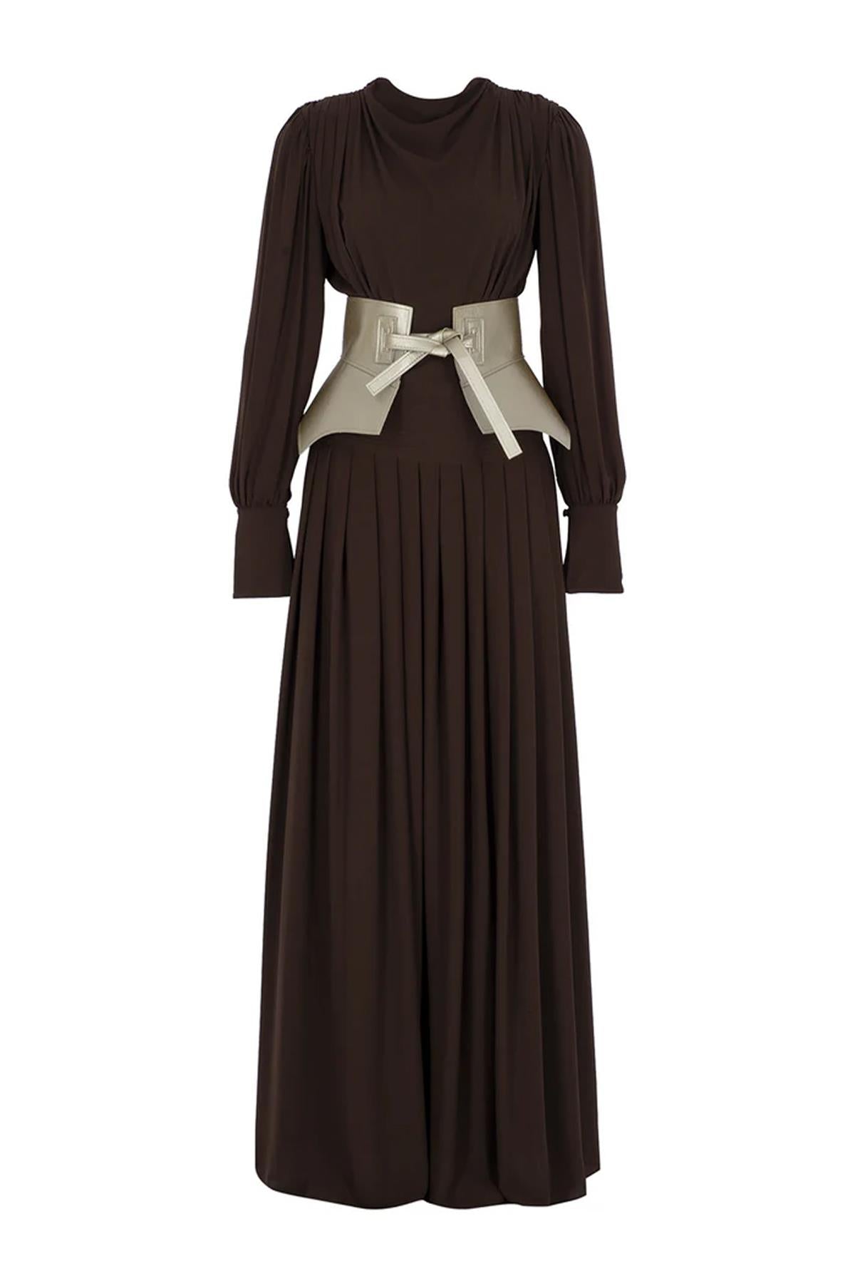 فستان سهرة طويل بحزام مشد