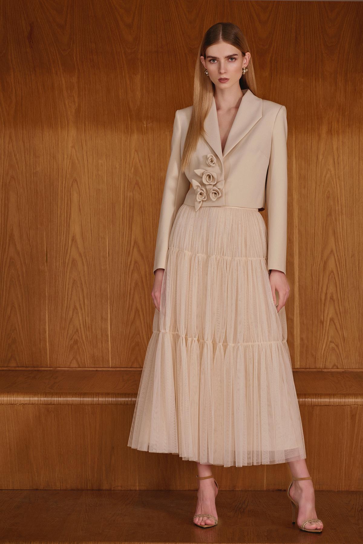 Gül Detaylı Kısa Blazer Ceket