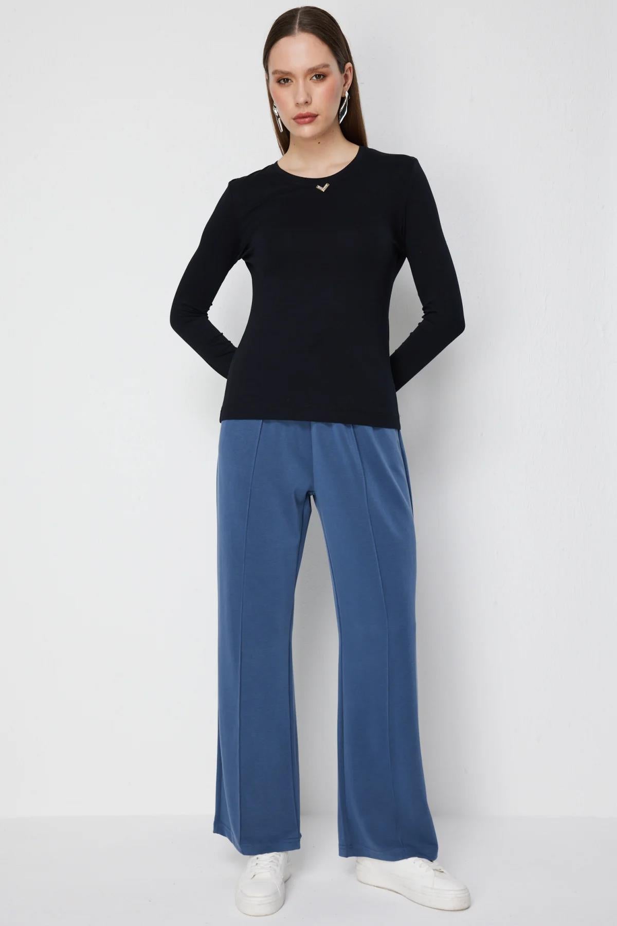 Crew Neck Basic Blouse with Metal Accessories