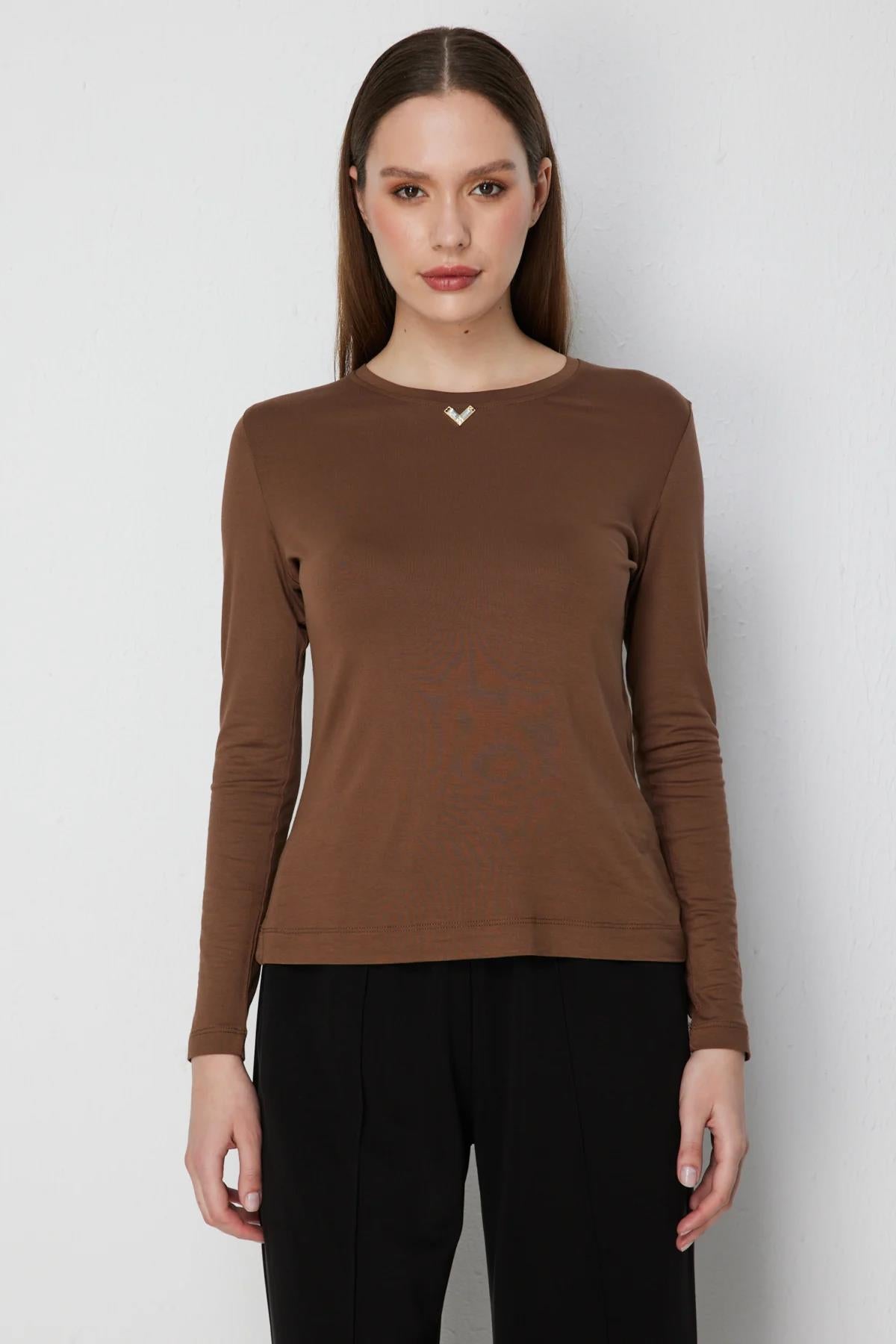 Crew Neck Basic Blouse with Metal Accessories