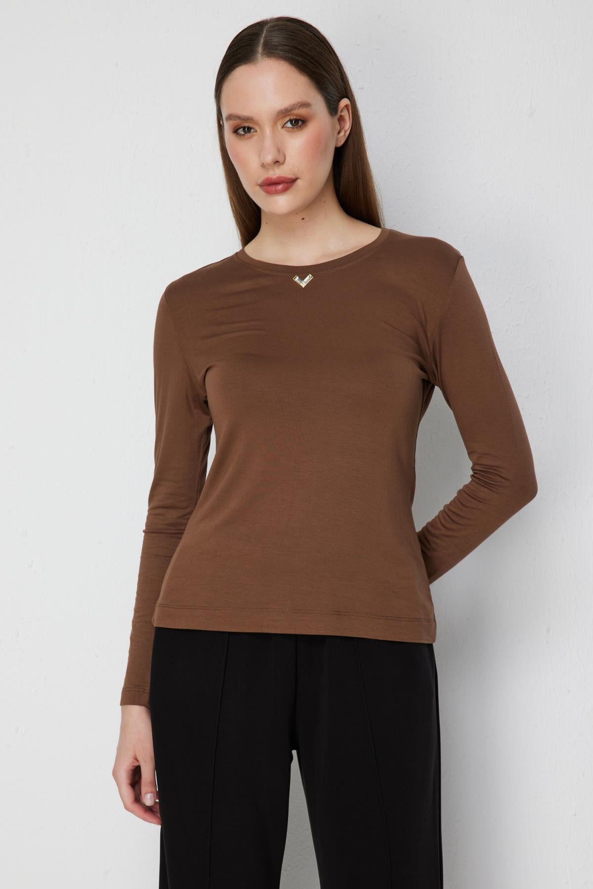 Crew Neck Basic Blouse with Metal Accessories