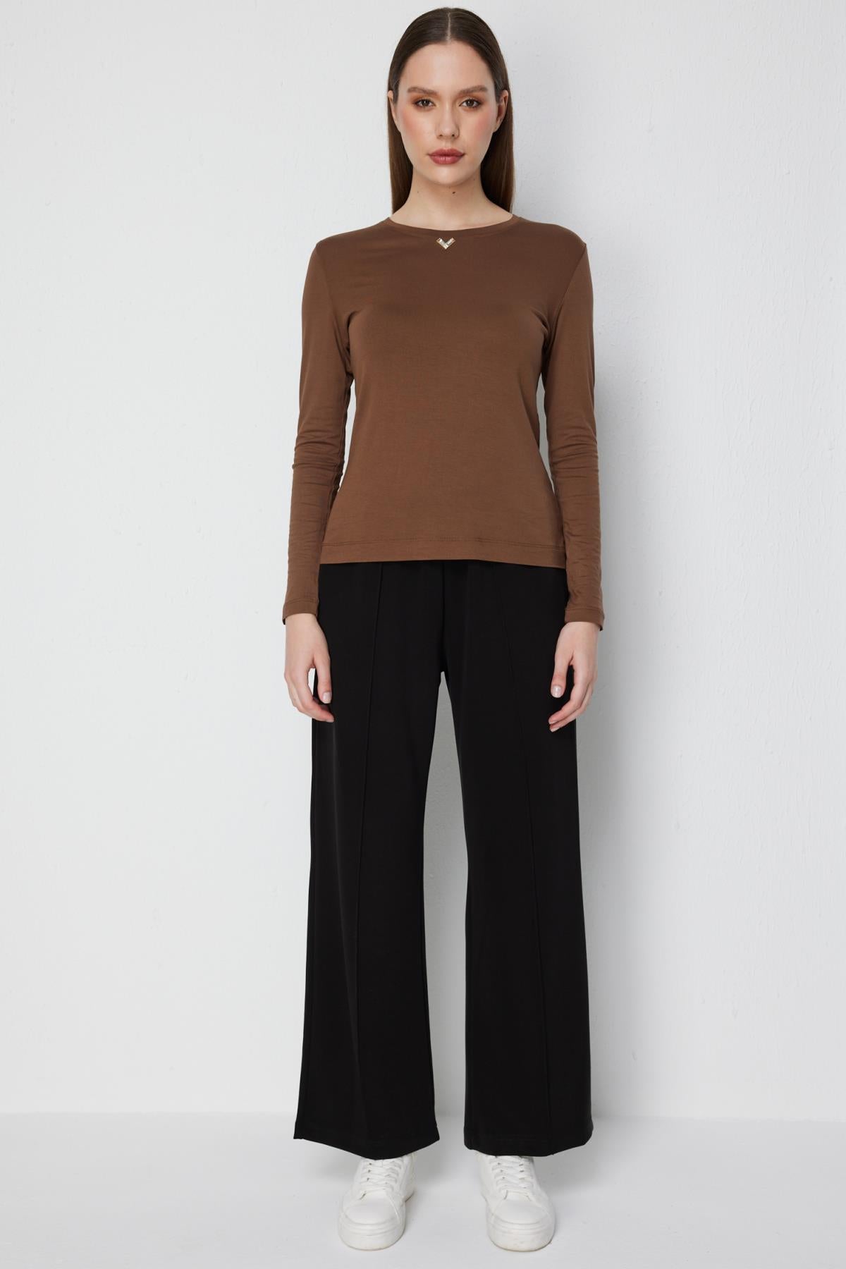 Crew Neck Basic Blouse with Metal Accessories