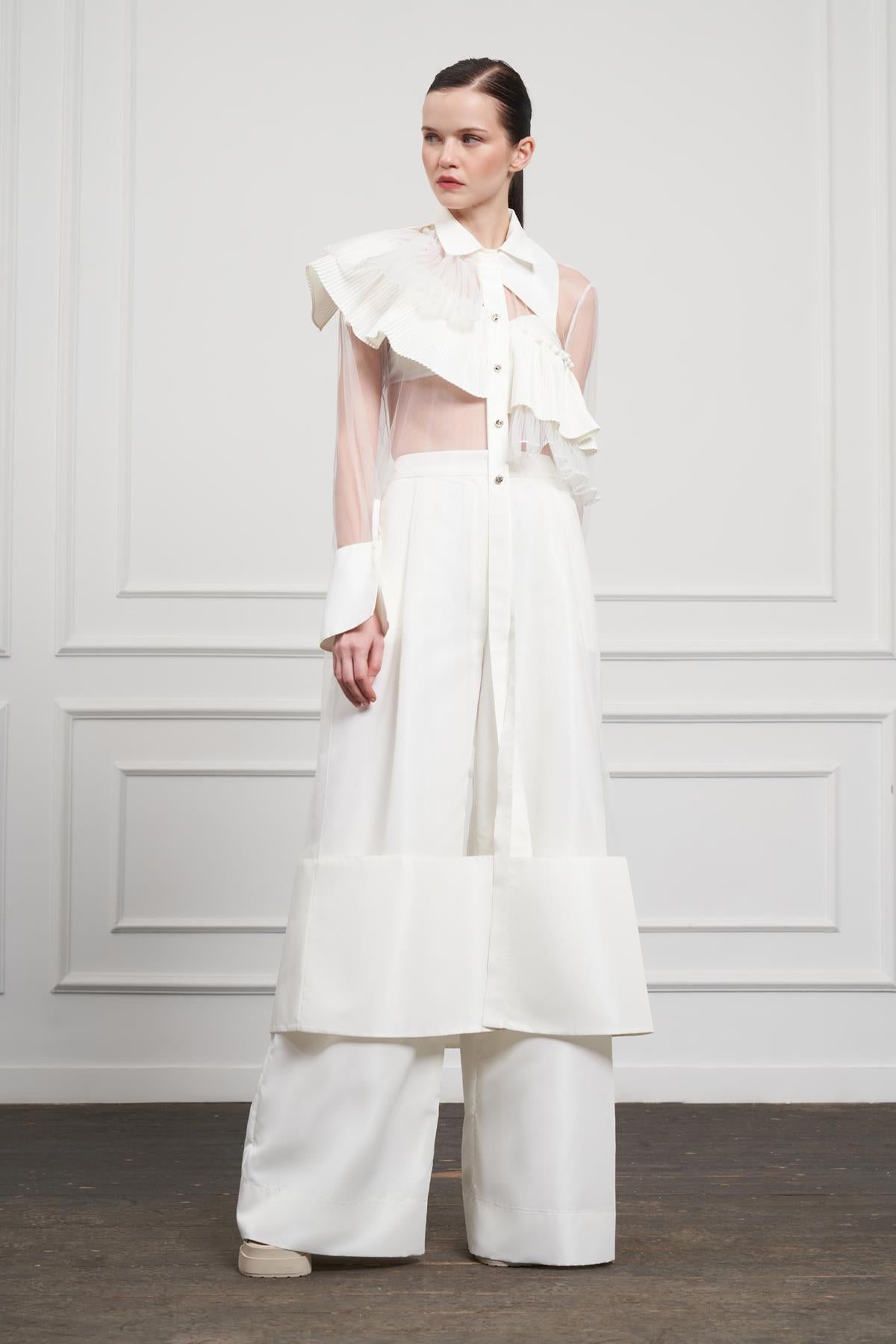 سترة من التول الشفاف بتفاصيل كشكشة غير متماثلة