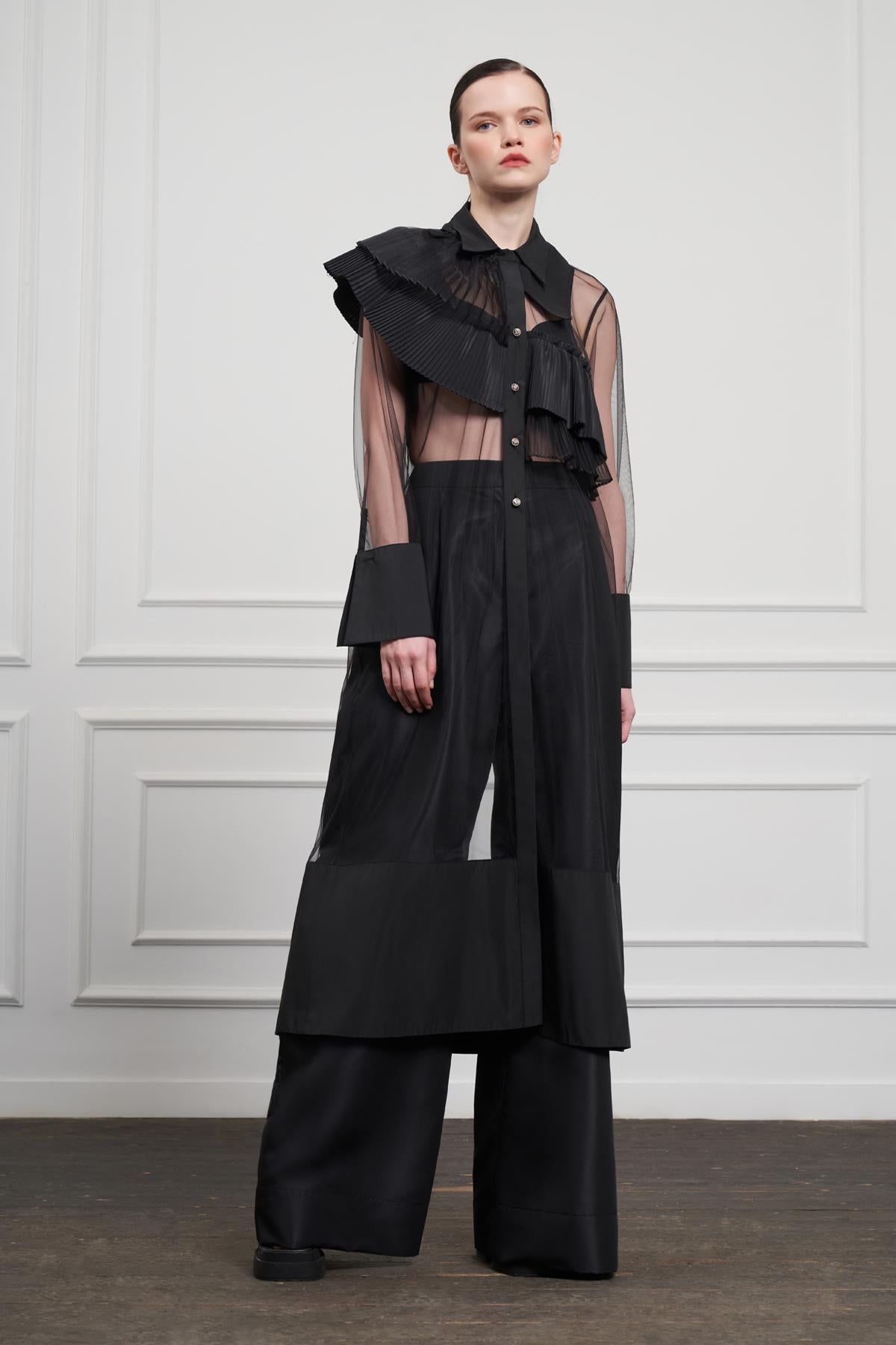 سترة من التول الشفاف بتفاصيل كشكشة غير متماثلة