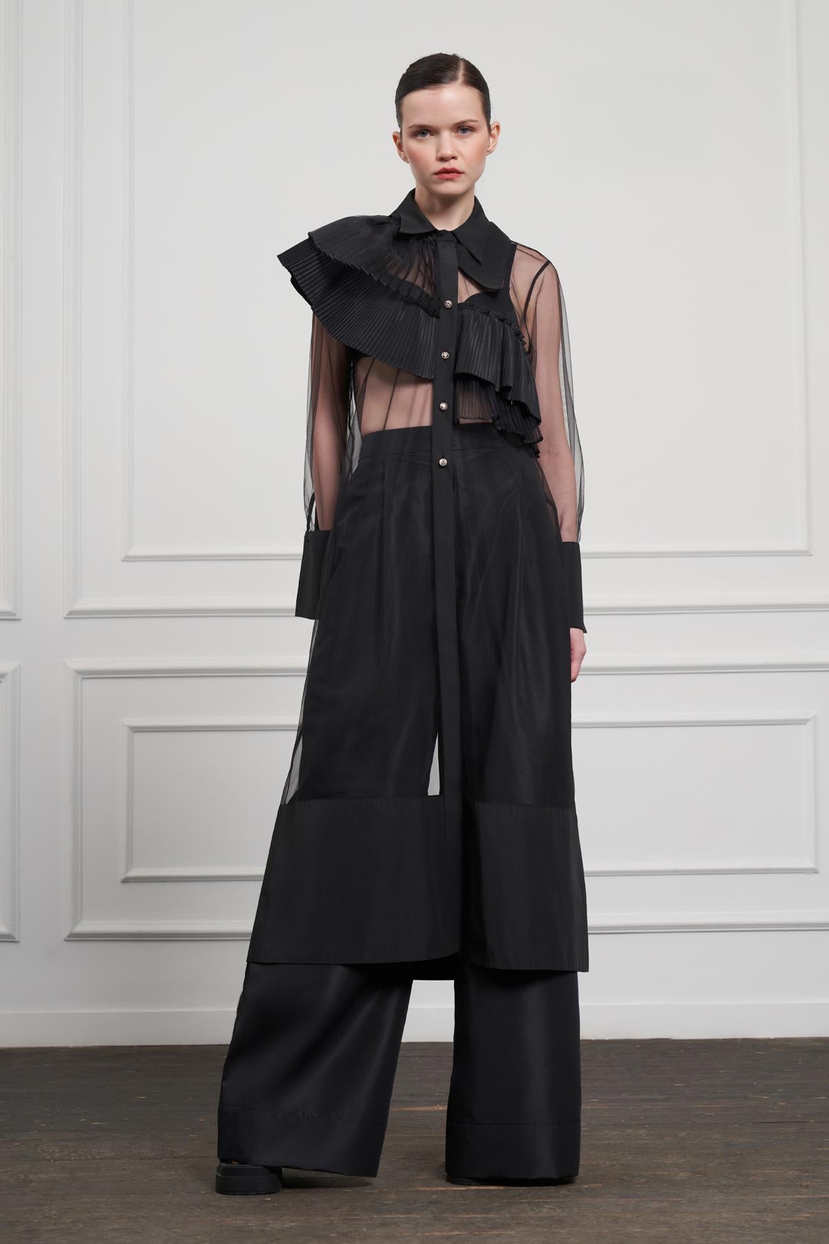 سترة من التول الشفاف بتفاصيل كشكشة غير متماثلة