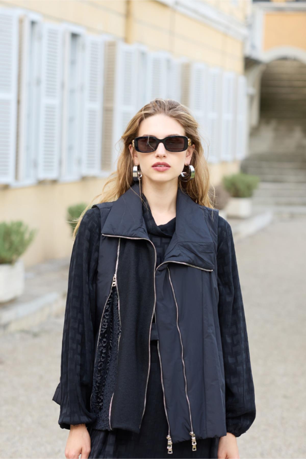 سترة منتفخة بسحاب مفصل