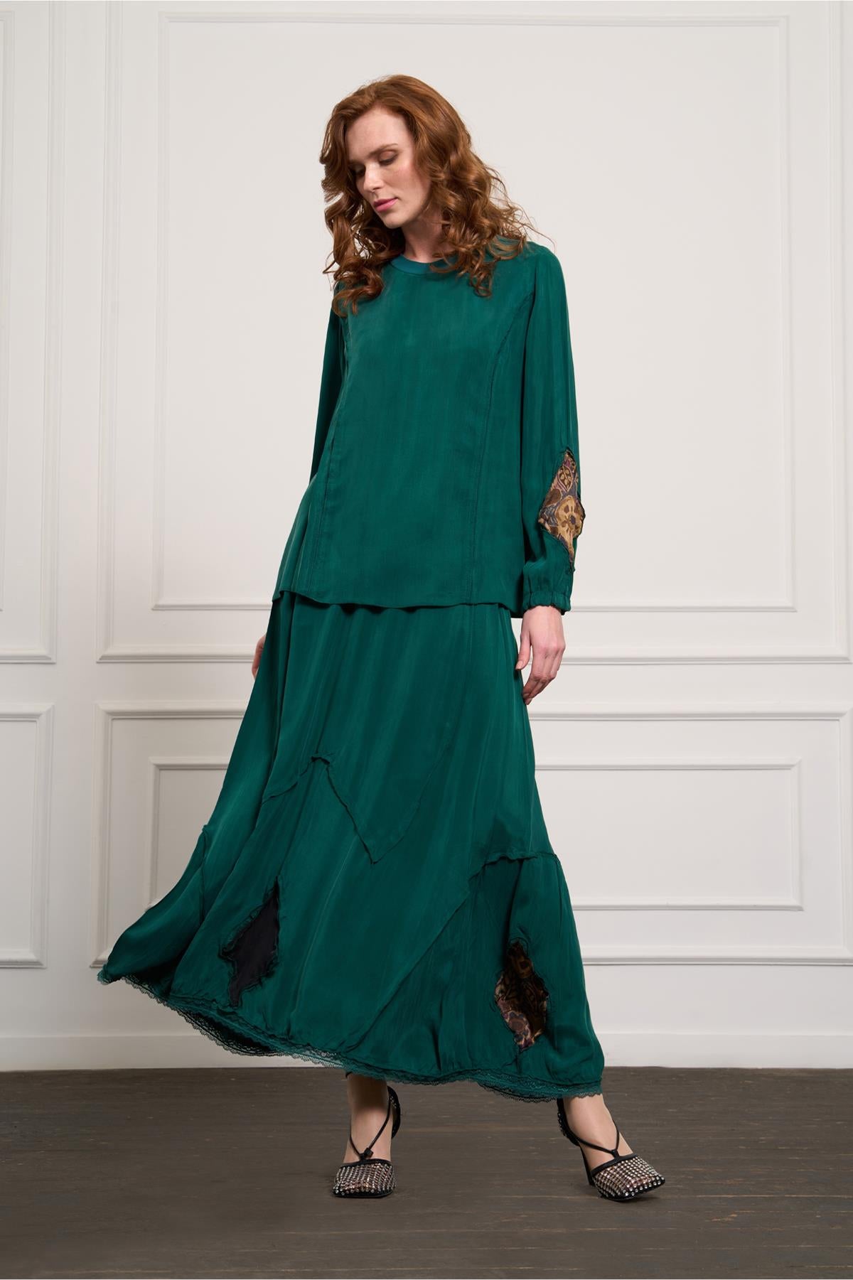 طقم تنورة تونيك بتفاصيل مرقعة