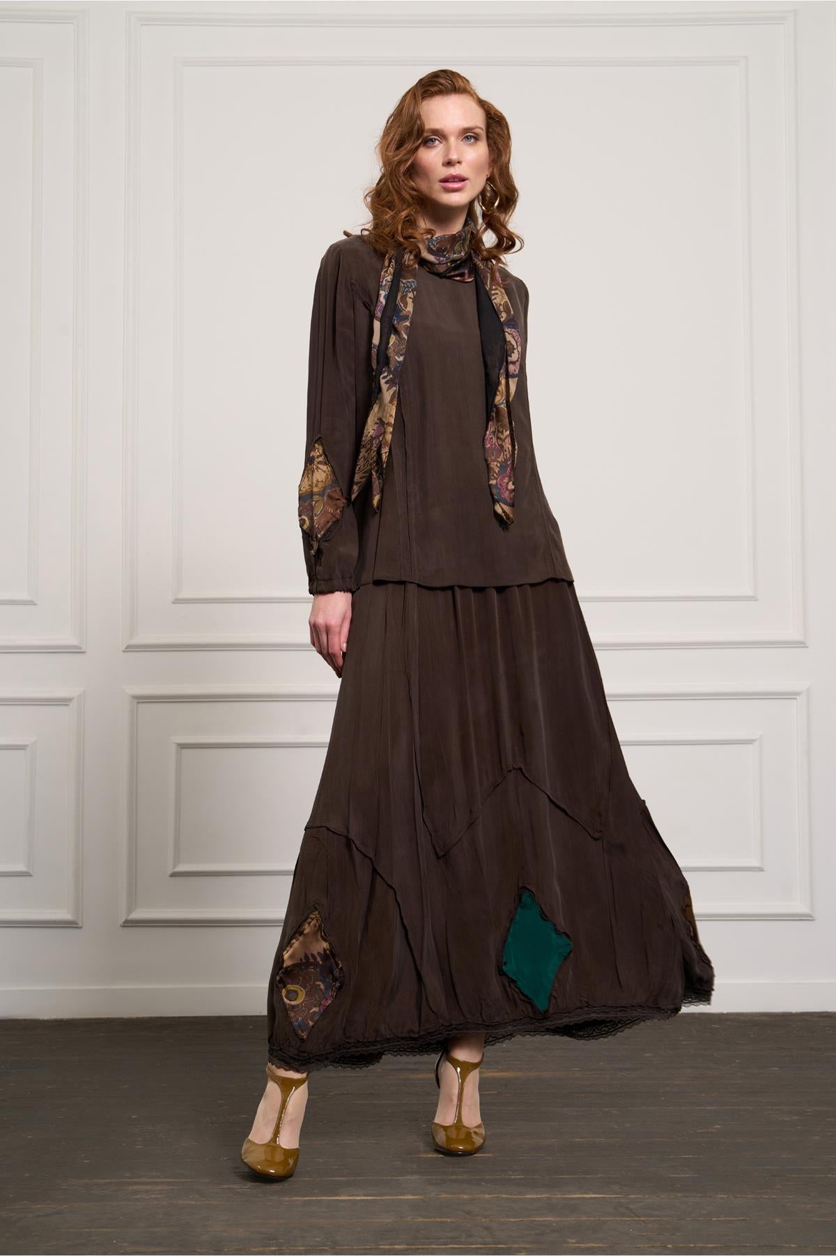 طقم تنورة تونيك بتفاصيل مرقعة