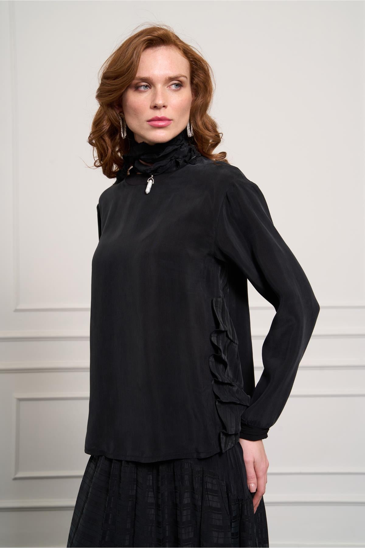 طقم تونيك وتنورة من الكوبرو بتفاصيل كشكشة جانبية