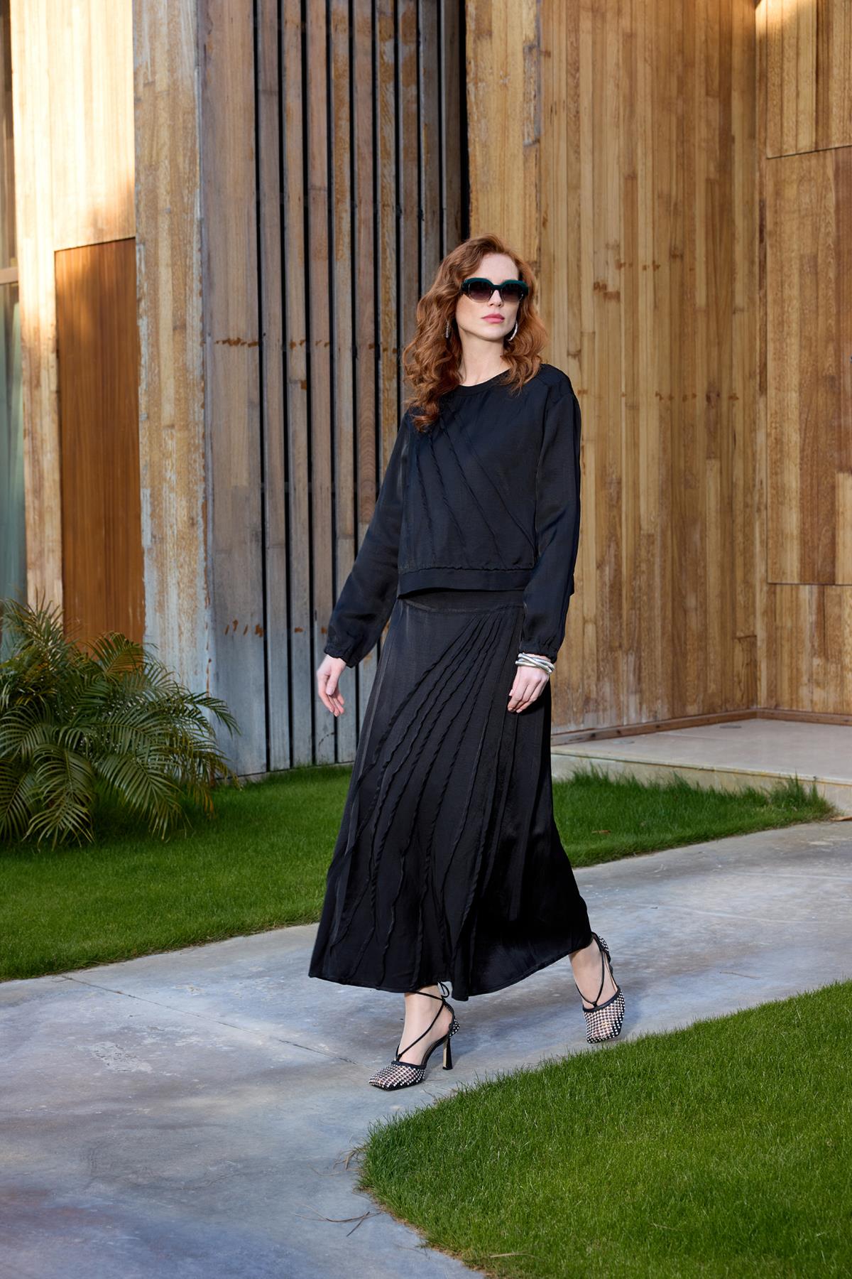 طقم تنورة تونيك مخططة بتفاصيل