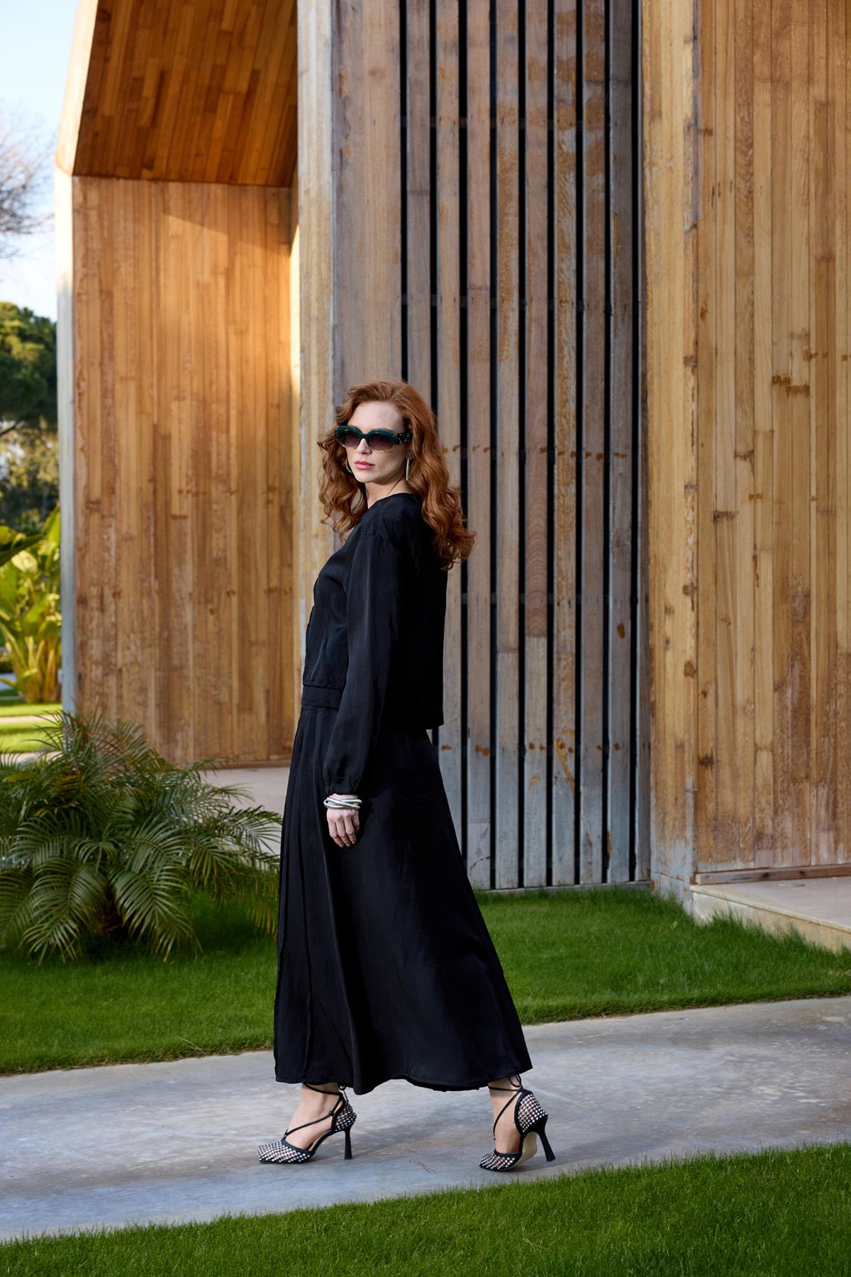 طقم تنورة تونيك مخططة بتفاصيل