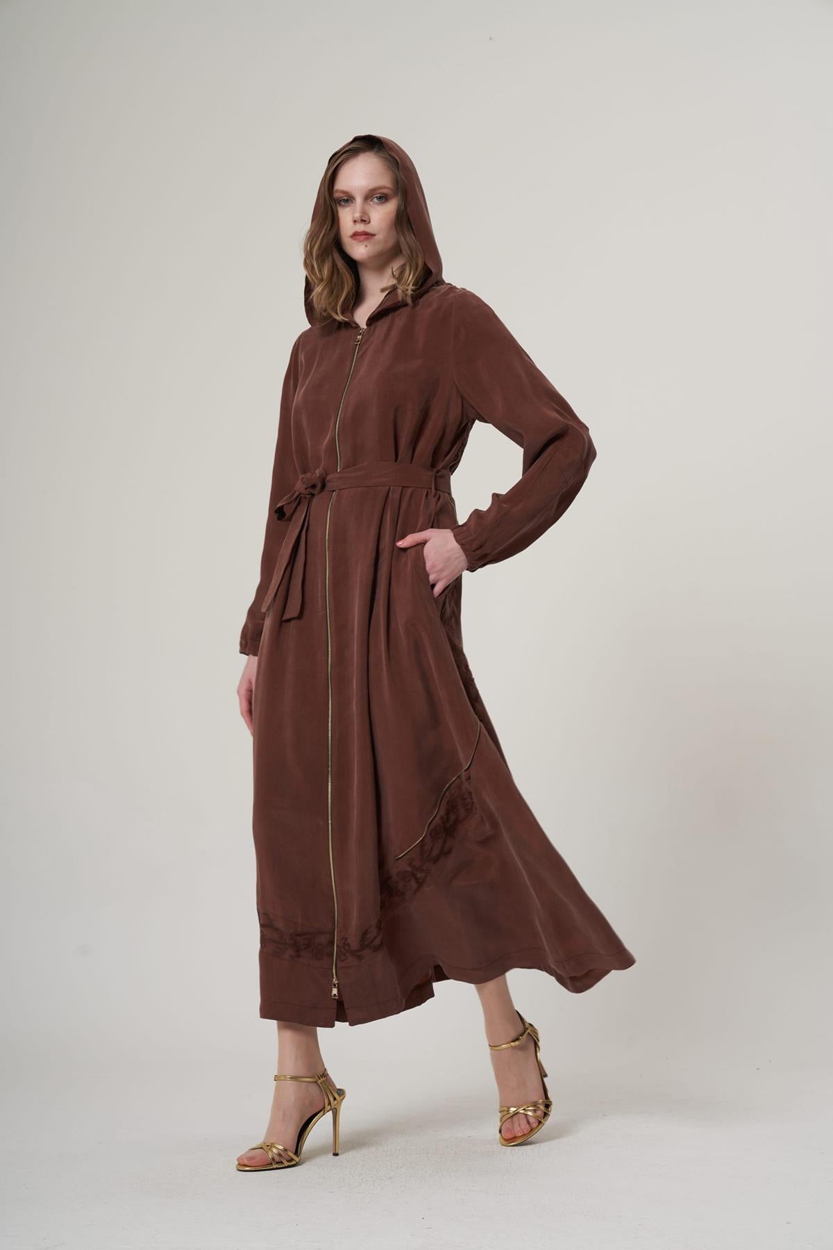 عباية كوبرو مطرزة بسحاب مطرز