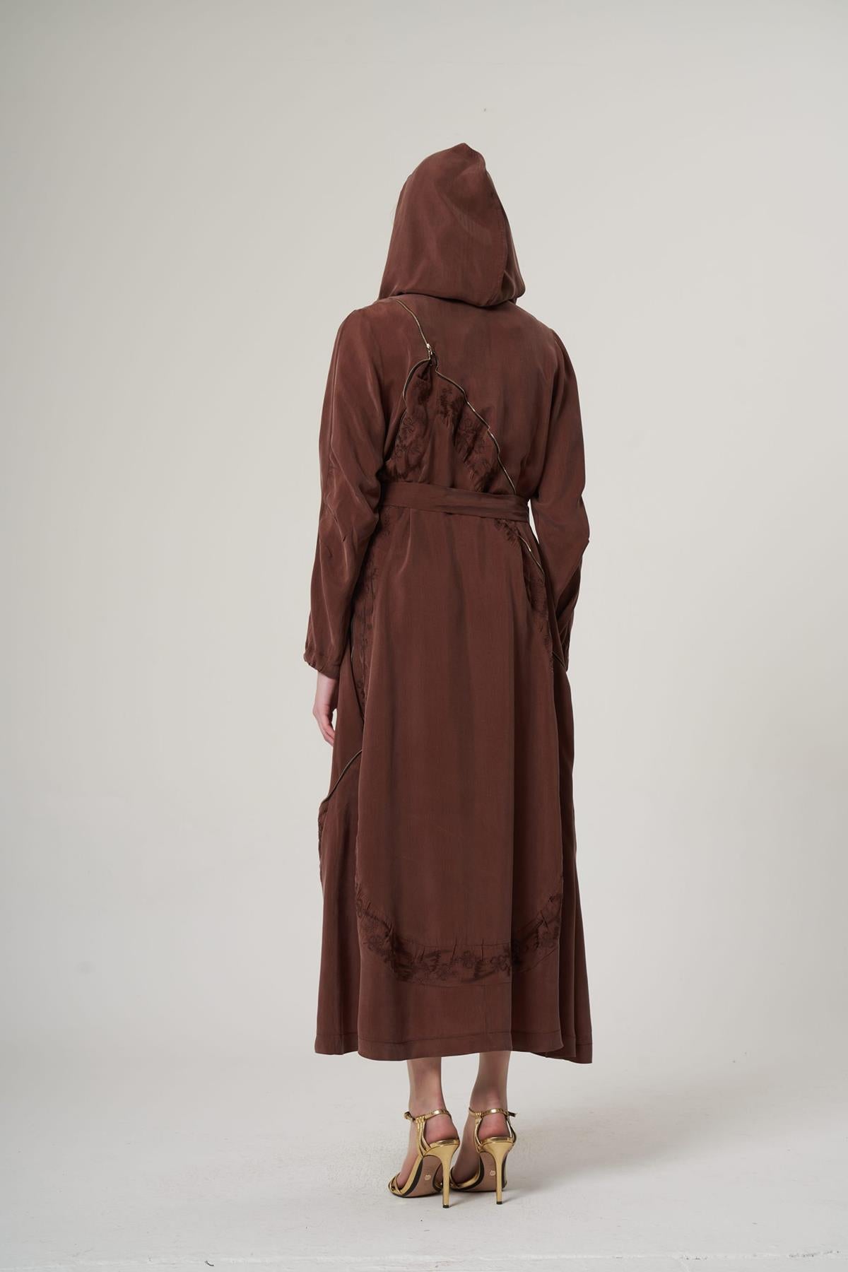 عباية كوبرو مطرزة بسحاب مطرز