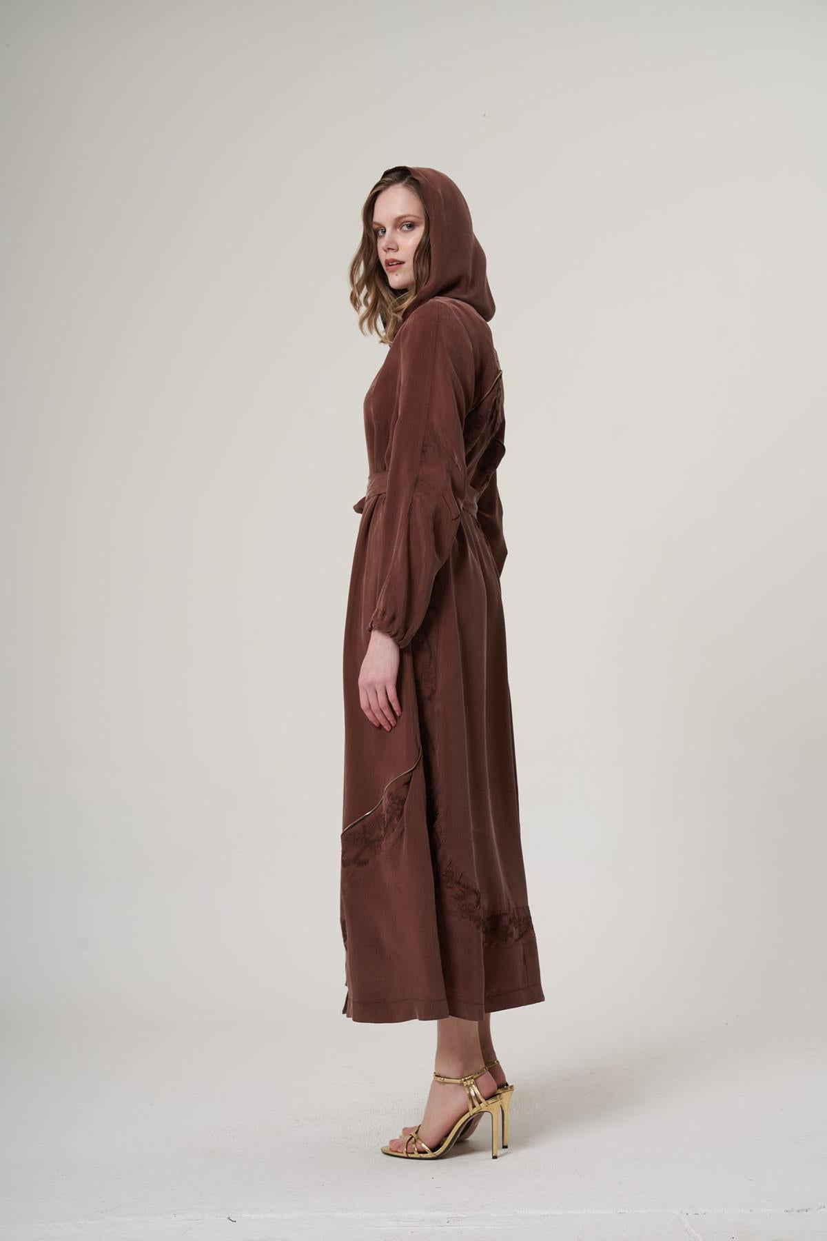 عباية كوبرو مطرزة بسحاب مطرز