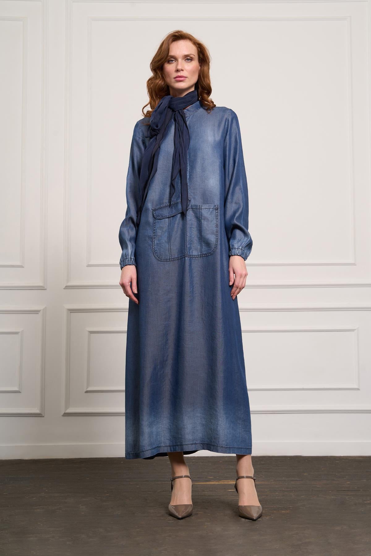 فستان طويل مع وشاح وتفاصيل جيب