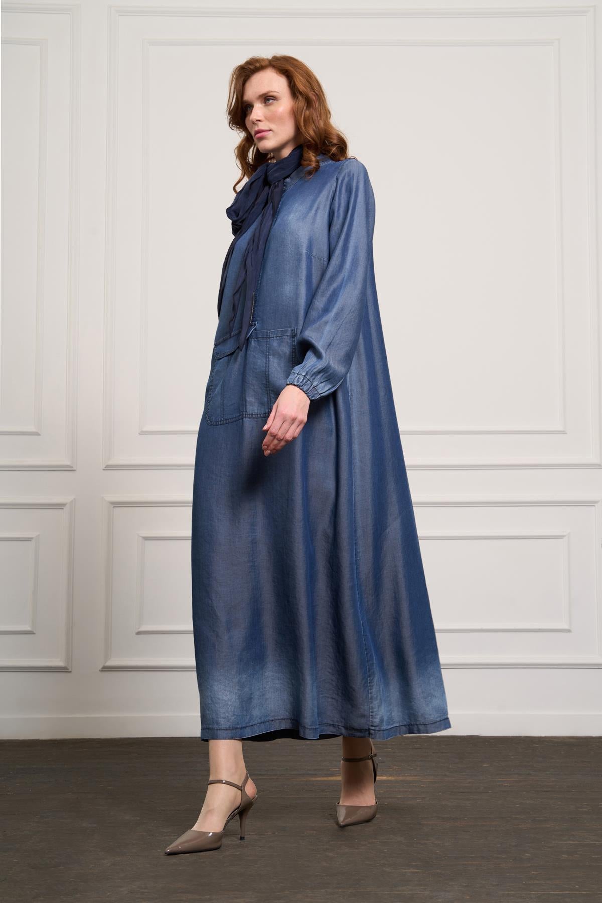 فستان طويل مع وشاح وتفاصيل جيب