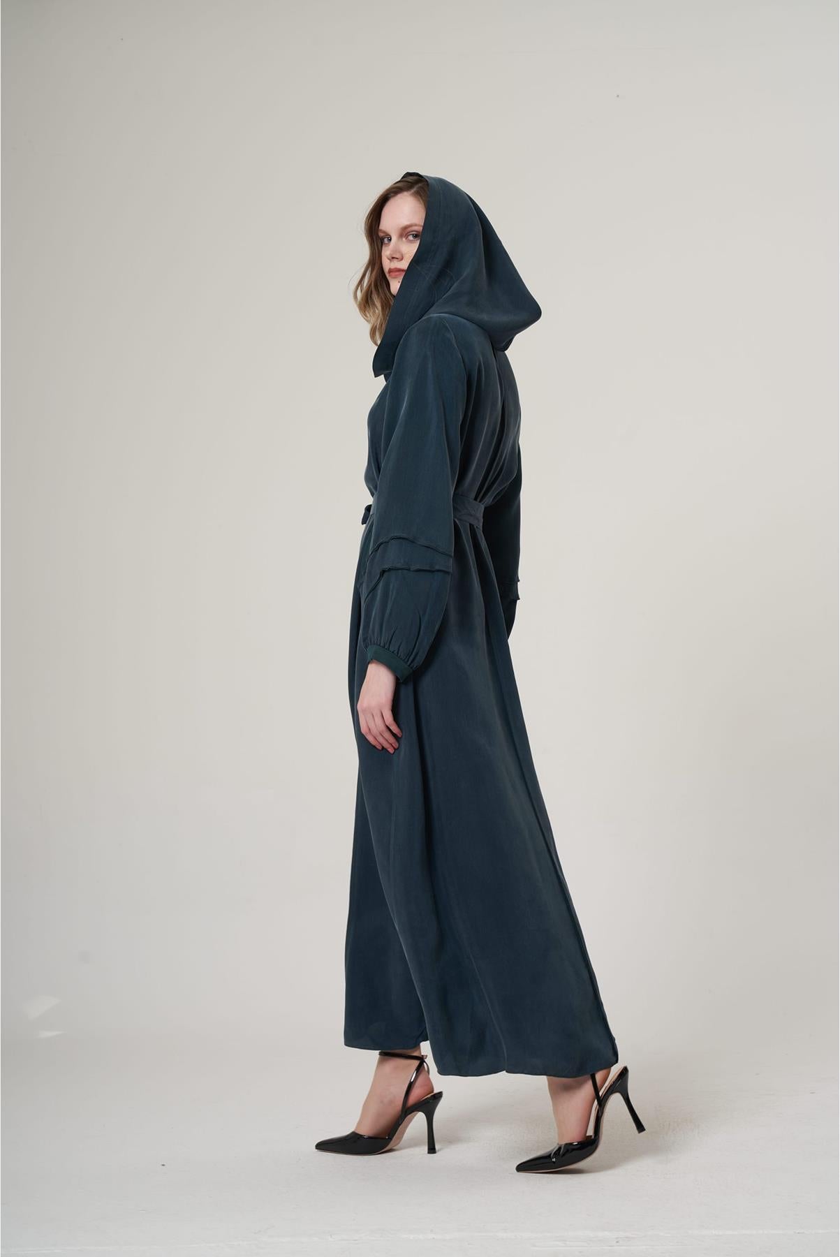 Kapüşonlu Beli Kuşaklı Elbise