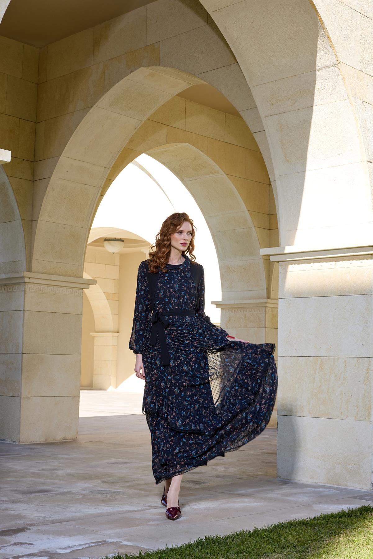 فستان شيفون مزدوج بحزام على الخصر