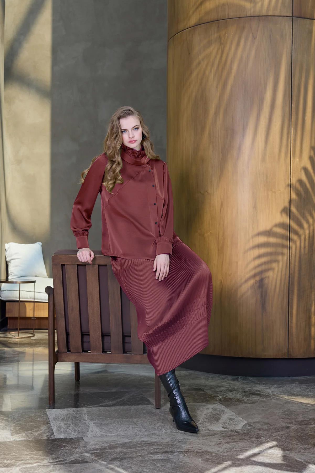 Satin Blouse Pleated Skirt Set with Collar Band Detail