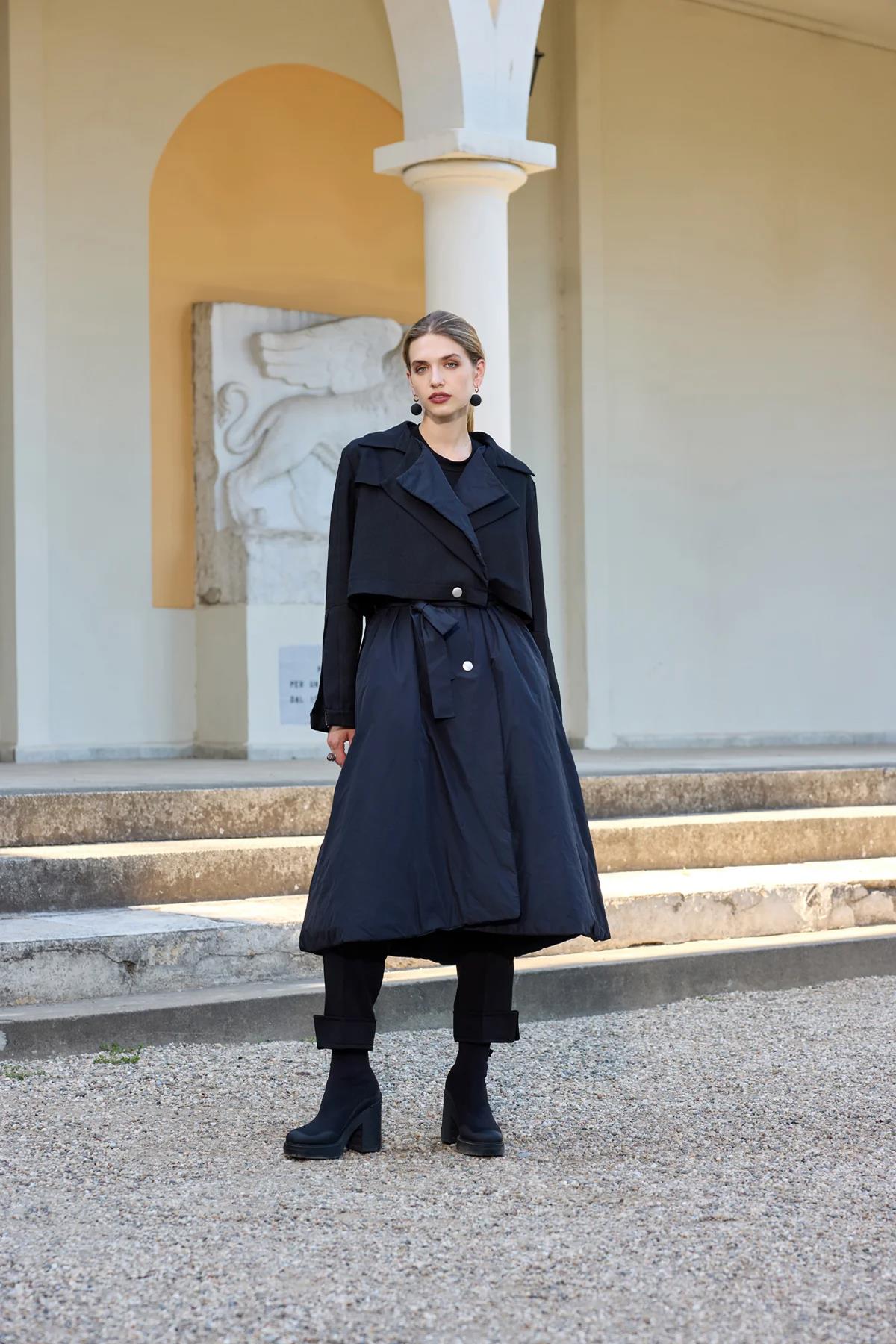 Bel Kemerli Düğme Detaylı A Kesim Şişme Kap