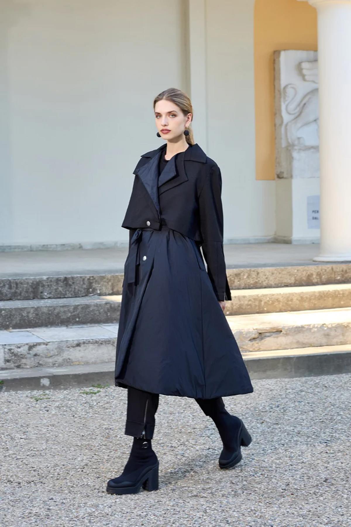 Bel Kemerli Düğme Detaylı A Kesim Şişme Kap