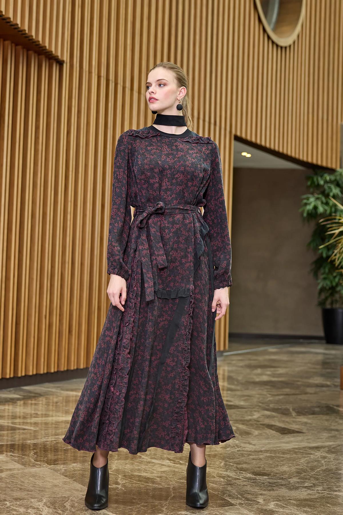 Çiçek Desenli Beli Kuşaklı Elbise