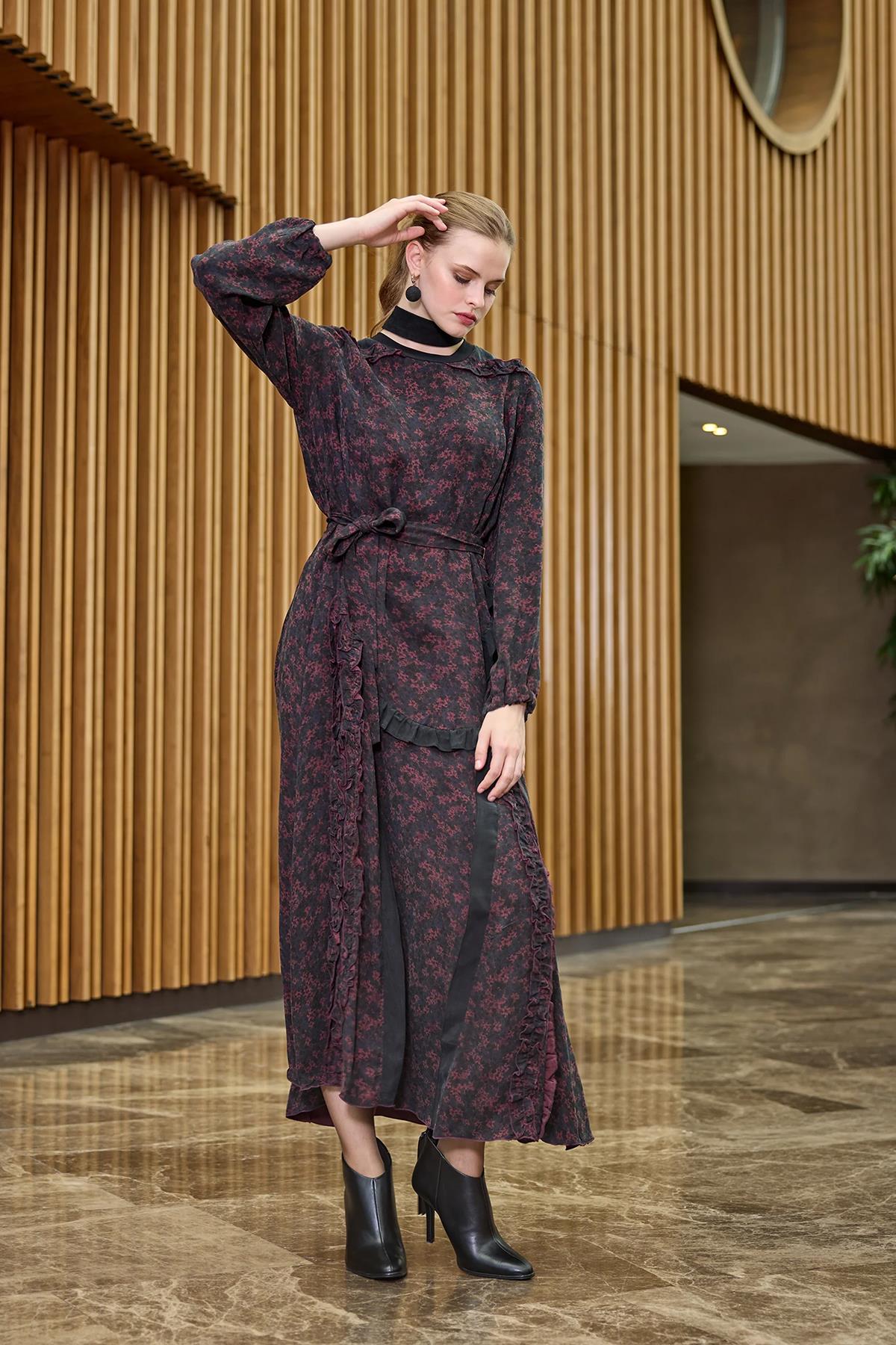 Çiçek Desenli Beli Kuşaklı Elbise