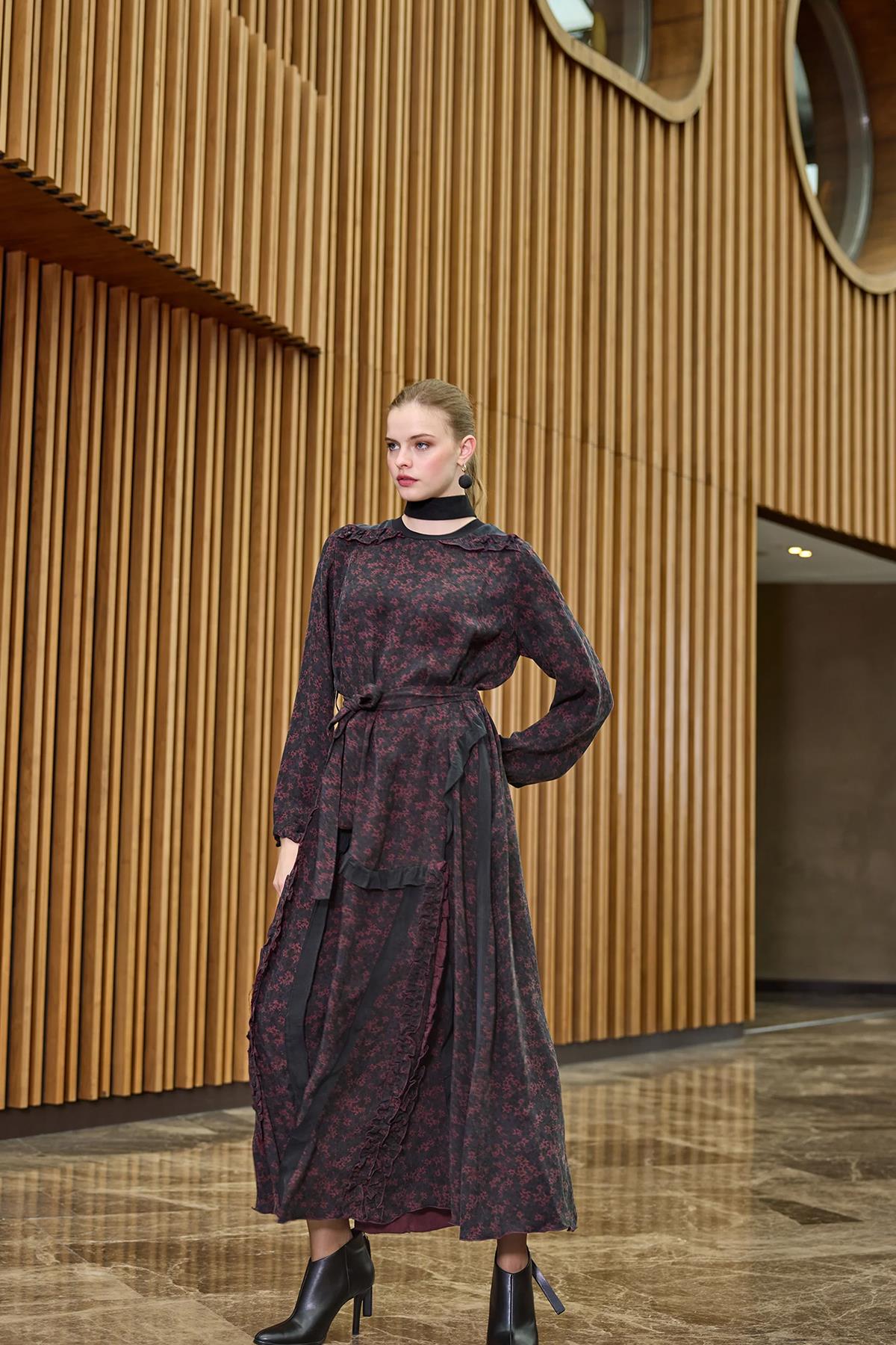 Çiçek Desenli Beli Kuşaklı Elbise