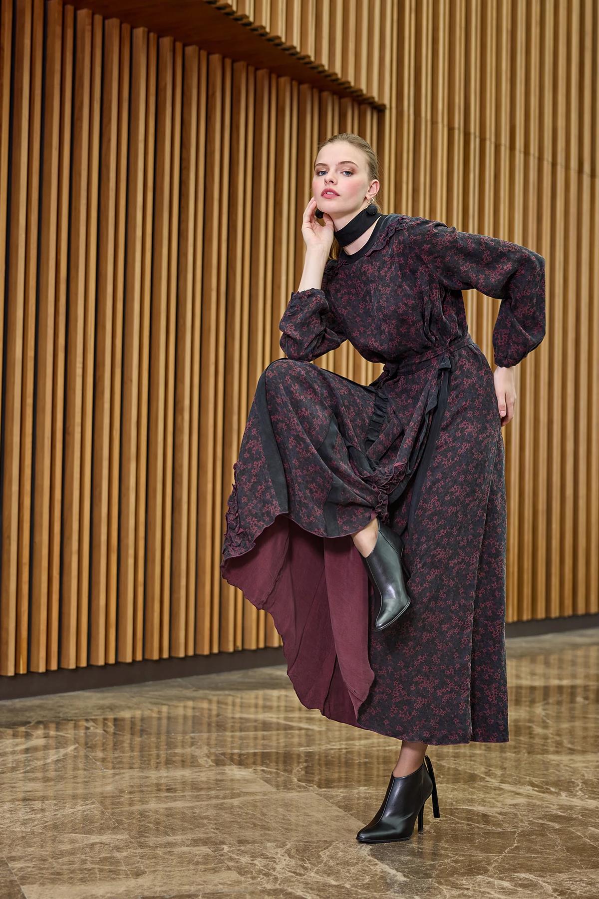 Çiçek Desenli Beli Kuşaklı Elbise