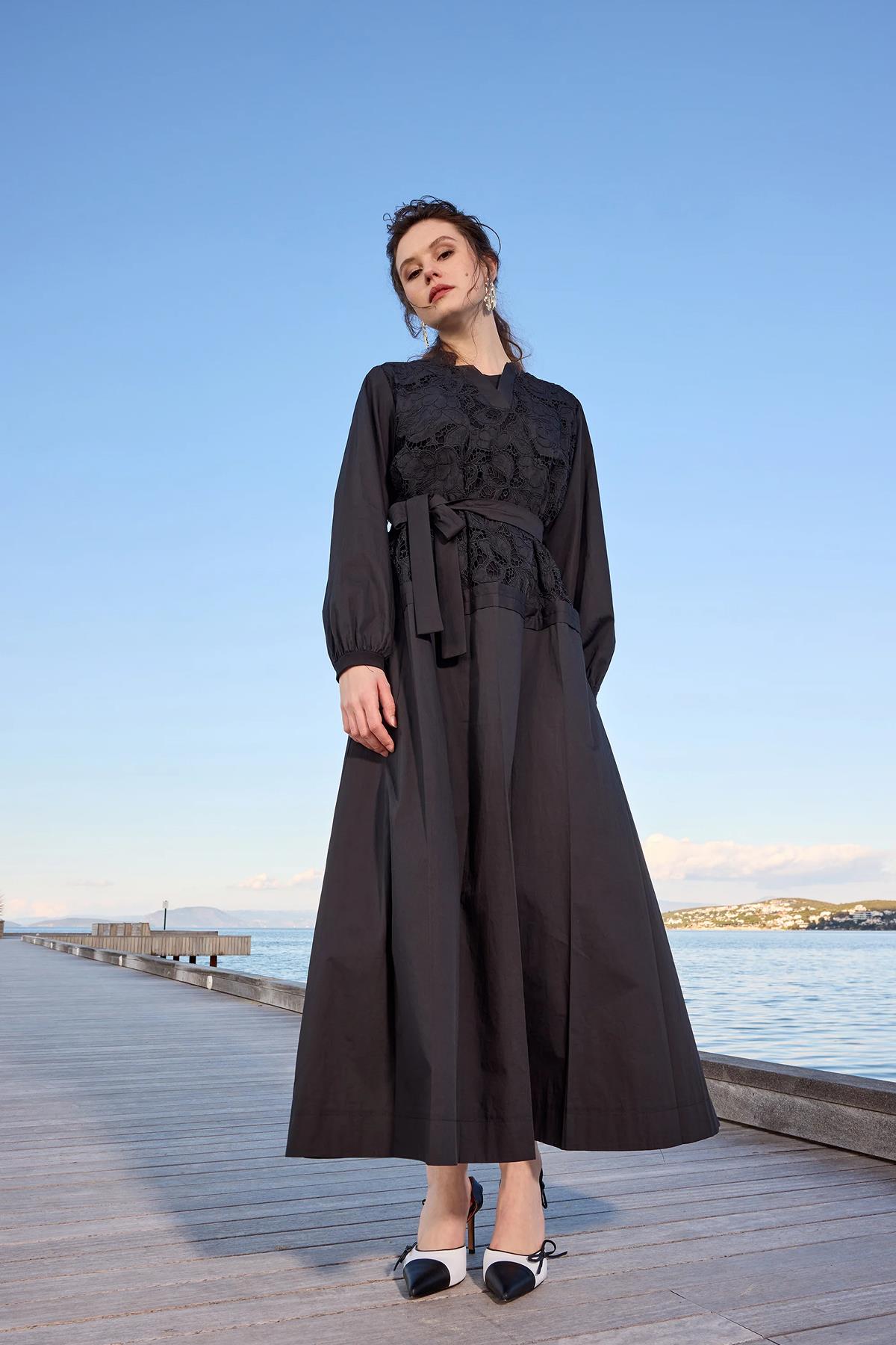 Güpür Detaylı Üst Beli Bağlamalı Elbise