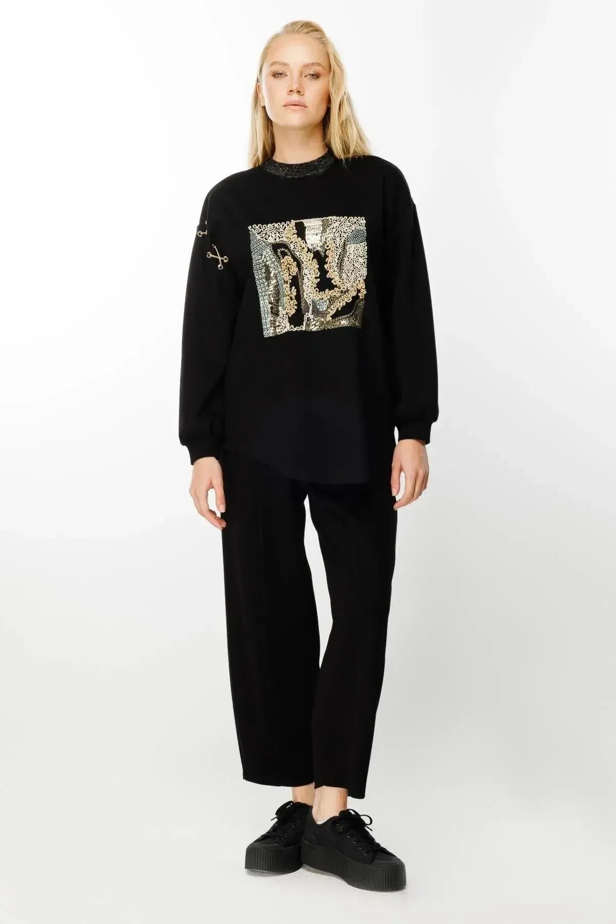 Embroidered Detailed Suit