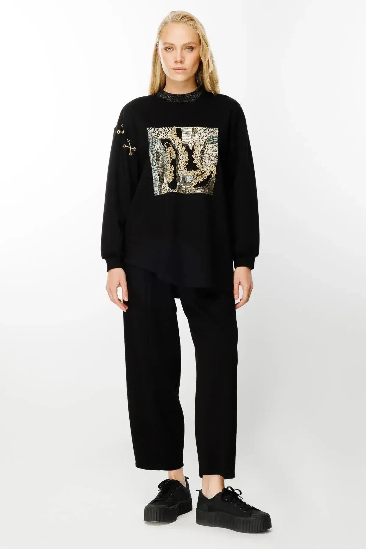 Embroidered Detailed Suit