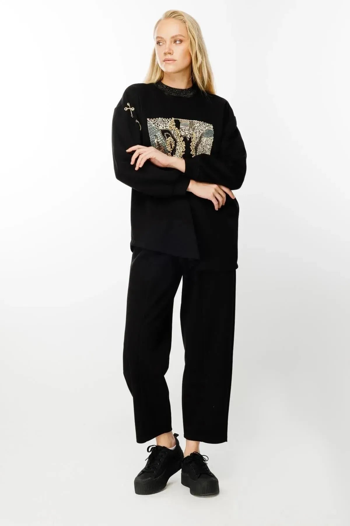 Embroidered Detailed Suit