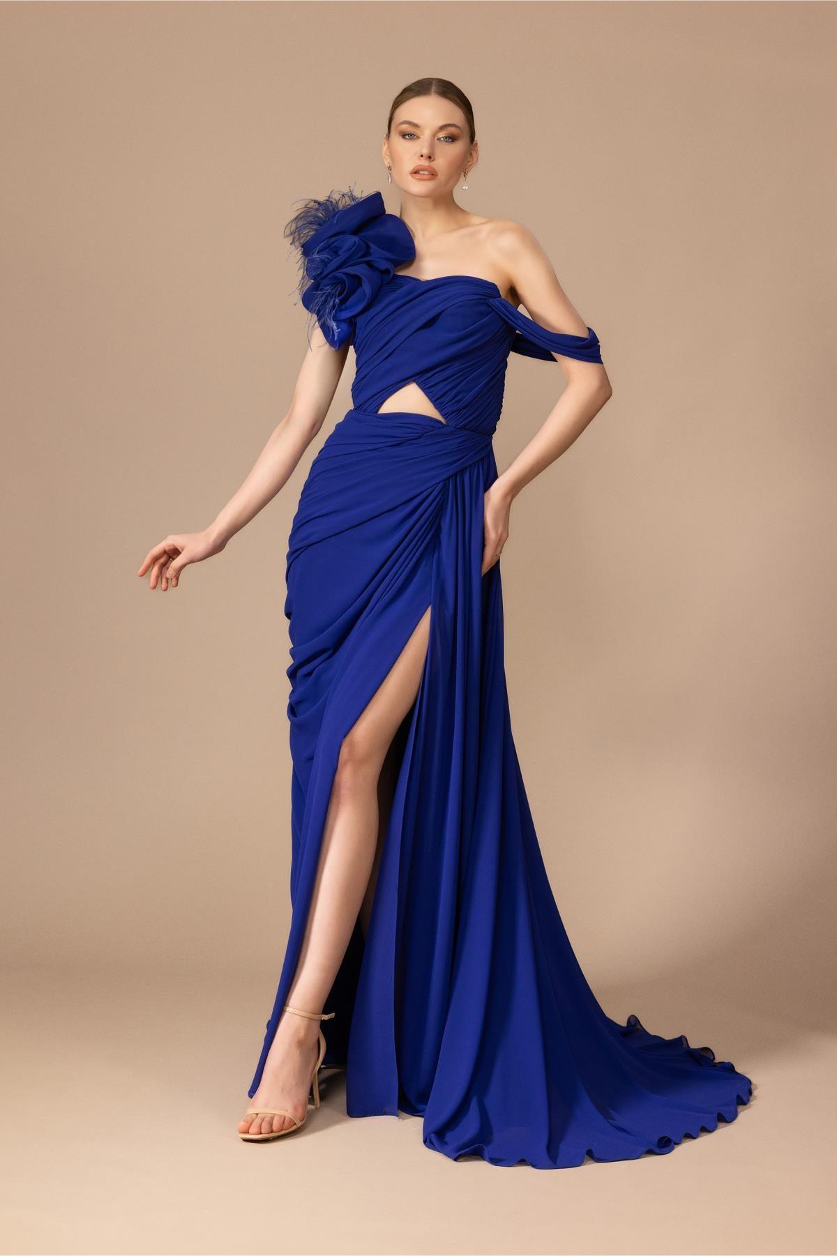 Omzu Gül Detaylı Sırt İşlemeli Plise Elbise - Eser Giyim