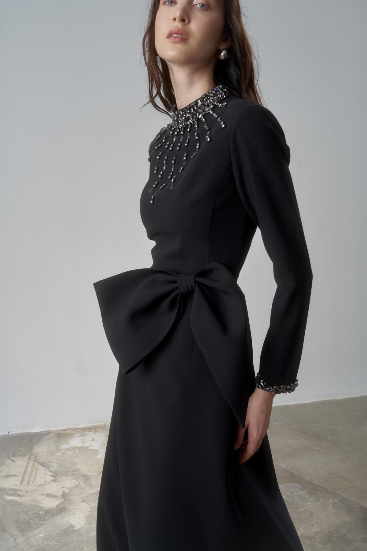 Ön Kurdela Yaka Güneş Taş Kol Taş İşli Elbise - Eser Giyim