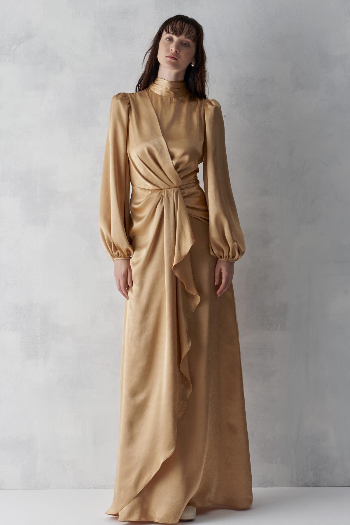 Ön Volanlı Büzme Kol Parlak Elbise - Eser Giyim