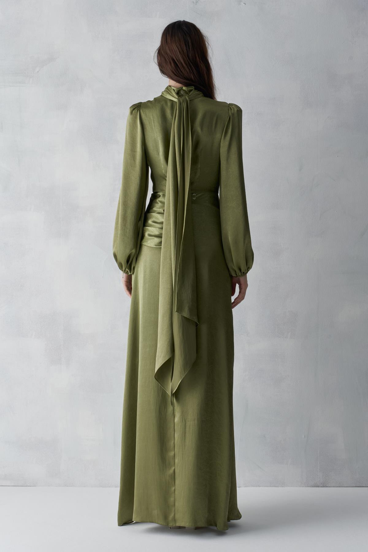 Ön Volanlı Büzme Kol Parlak Elbise - Eser Giyim