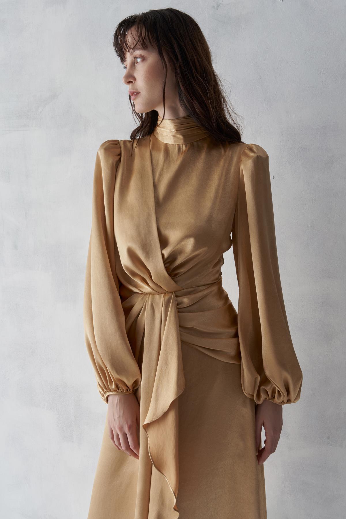 Ön Volanlı Büzme Kol Parlak Elbise - Eser Giyim