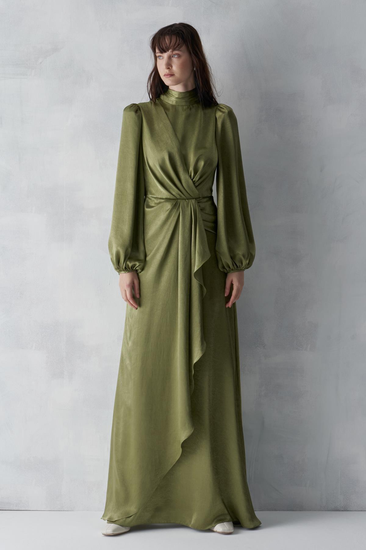 Ön Volanlı Büzme Kol Parlak Elbise - Eser Giyim