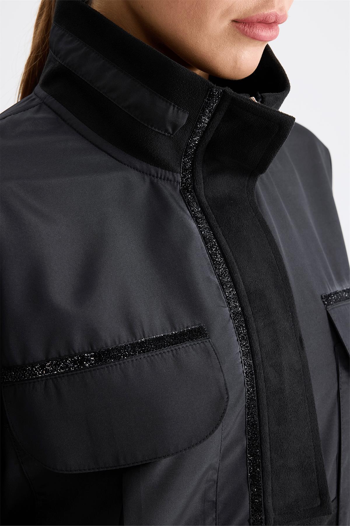 Kapak Cepli Sim Detaylı Sweatshirt